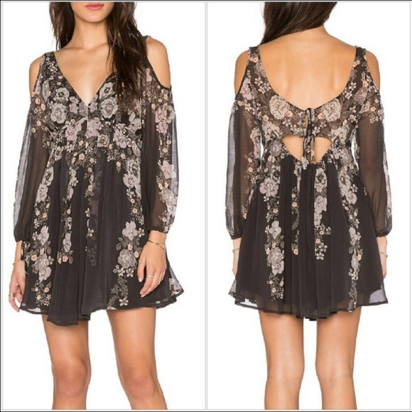 Free People Dresses & Skirts - Free People cold shoulder floral dress